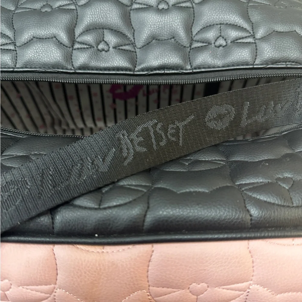 Betsey Johnson Quilted Cat Face Weekender or Duffle Bag - Picture 6 of 7